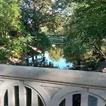 Free Parking Garage! Downtown Apartment, Location! Appartement Budapest