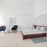 Free Parking Garage! Downtown Apartment, Location! *