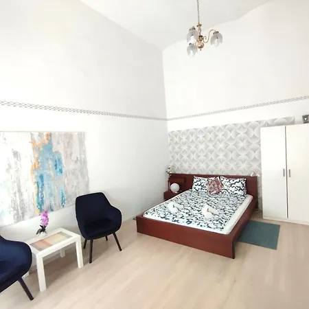 Free Parking Garage! Downtown Close To New York Cafe Apartamento Budapeste