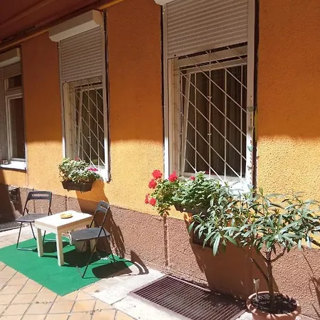 アパート Free Parking Garage! Downtown Apartment, Location! ブダペスト