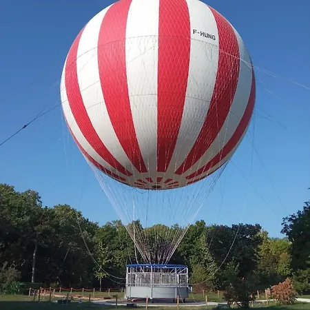 Free Parking Garage! Downtown Apartment, Location! Apartman