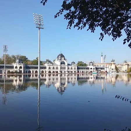 Free Parking Garage! Downtown Apartment, Location! Apartman Budapest