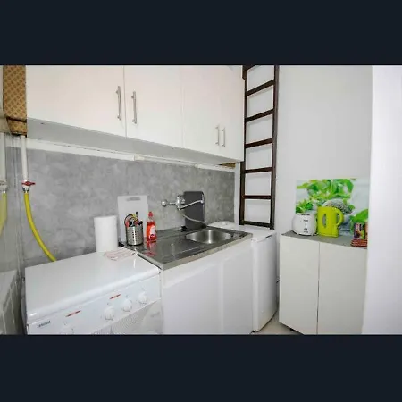 Free Parking Garage! Downtown Close To New York Cafe Apartment