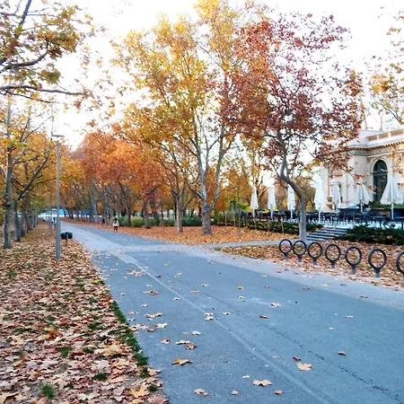 アパート Free Parking Garage! Downtown Apartment, Location!