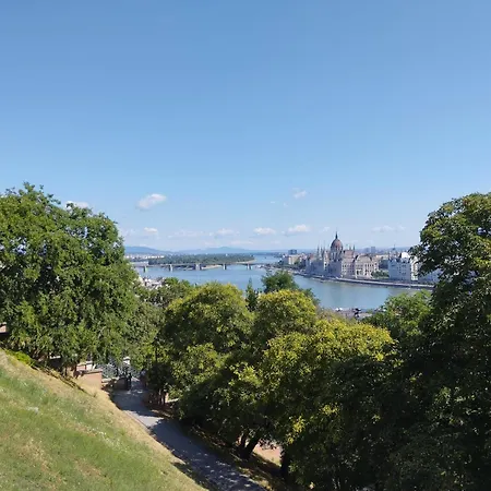 Free Parking Garage! Downtown Close To New York Cafe Daire Budapeşte