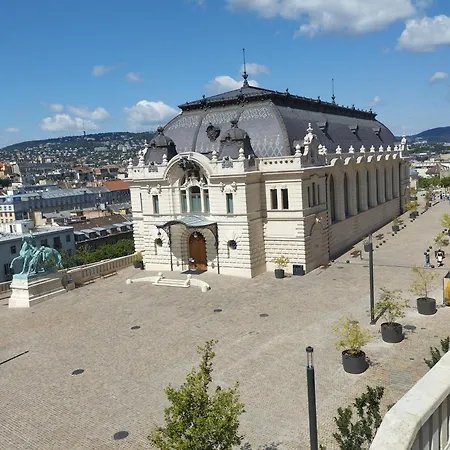 Free Parking Garage! Downtown Apartment, Location! * ブダペスト