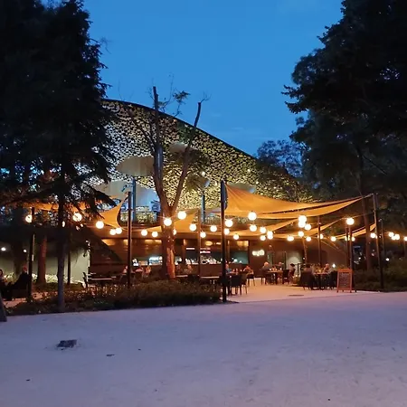 アパート Free Parking Garage! Downtown Apartment, Location!