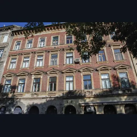 Free Parking Garage! Downtown Apartment, Location! アパート ブダペスト