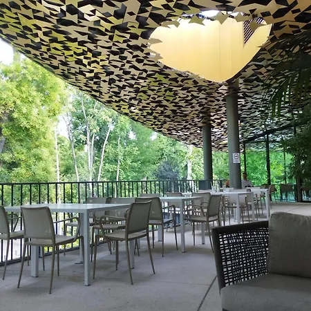 Free Parking Garage! Downtown Close To New York Cafe Apartment Budapest