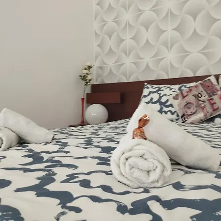 Free Parking Garage! Downtown Apartment, Location!