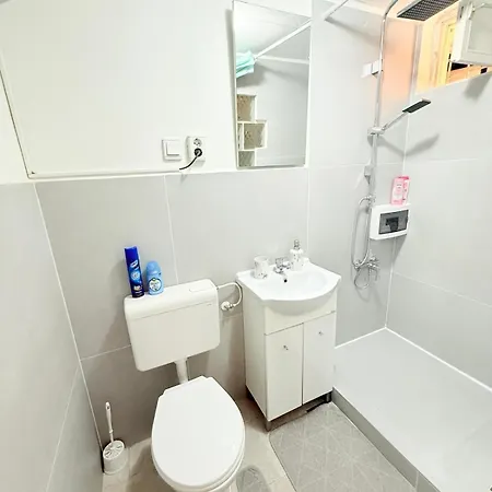 Free Parking Garage! Downtown Apartment, Location! Apartman *