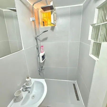 Free Parking Garage! Downtown Apartment, Location! *