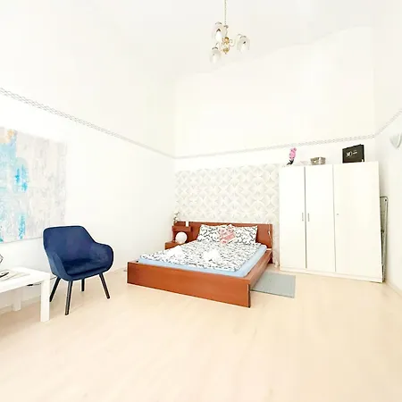 Free Parking Garage! Downtown Apartment, Location! Apartman Budapest
