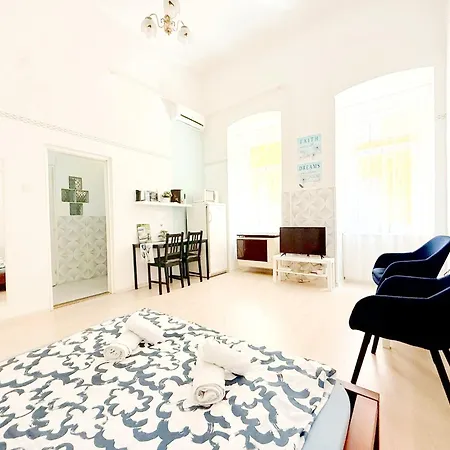 アパート Free Parking Garage! Downtown Apartment, Location! *