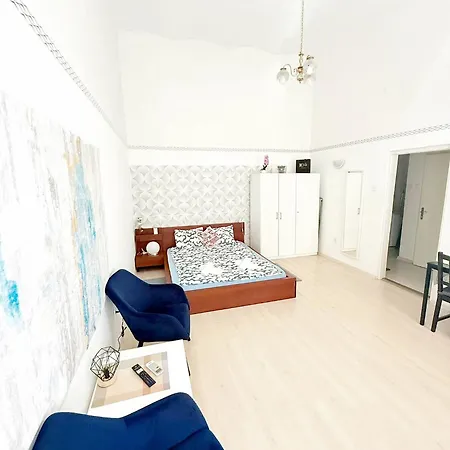 Free Parking Garage! Downtown Apartment, Location! Apartman Budapest