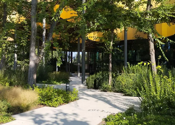 Free Parking Garage! Downtown Apartment, Location! Appartement