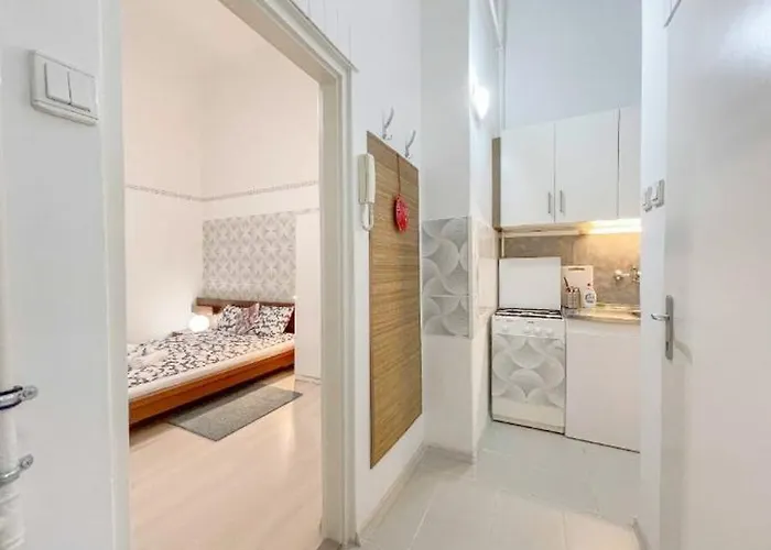 Free Parking Garage! Downtown Apartment, Location! Appartement *