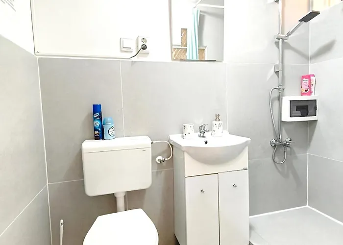 Free Parking Garage! Downtown Apartment, Location! Appartement *