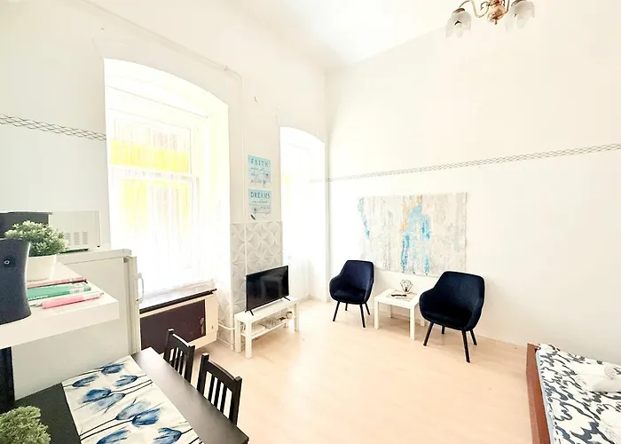 Free Parking Garage! Downtown Apartment, Location! * Boedapest