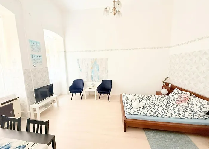 Free Parking Garage! Downtown Apartment, Location! Appartement *